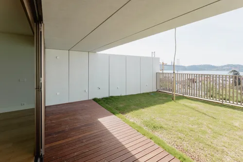 Five bedroom villa in Alcântara