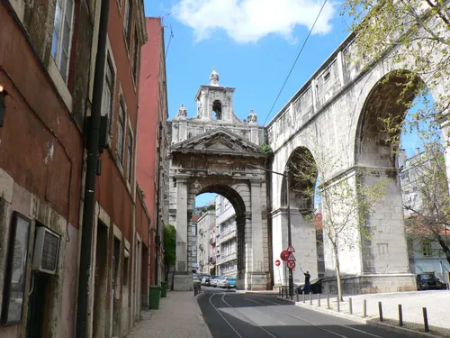 4 Bedrooms House in Campolide