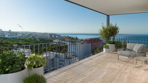 Four bedroom apartment with balcony in Monte Estoril