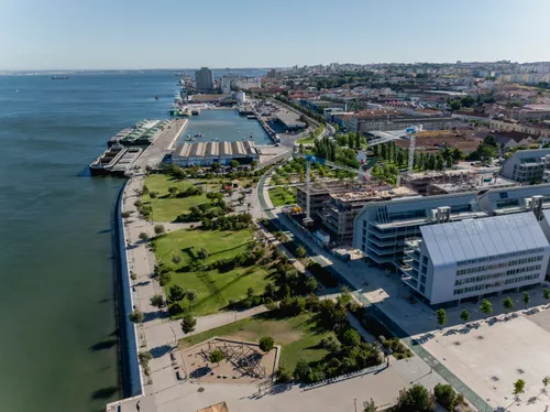 T4 apartment with balcony and parking in Marvila