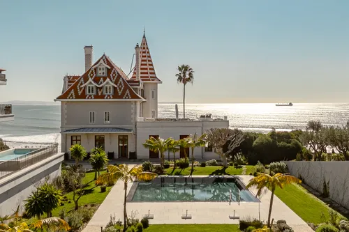 Two bedroom apartment with garden and private pool with sea view in Monte Estoril