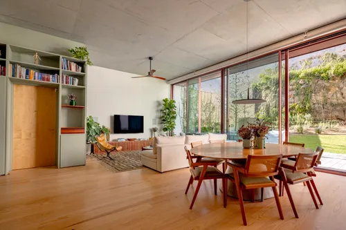 4 Bedrooms Apartment in Marvila