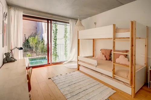 4 Bedrooms Apartment in Marvila