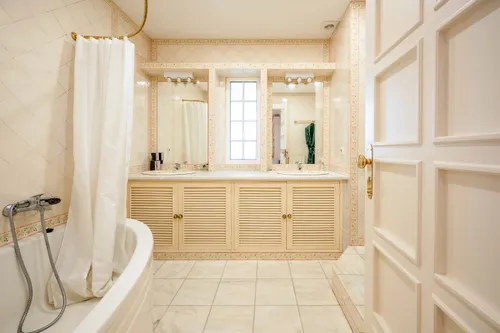 4 Bedrooms Apartment in Santo António