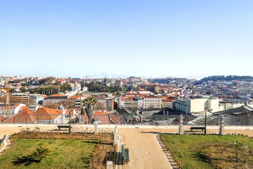 7 Bedrooms House in Misericórdia