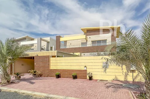 Standalone villa | Brand New | on the Corner